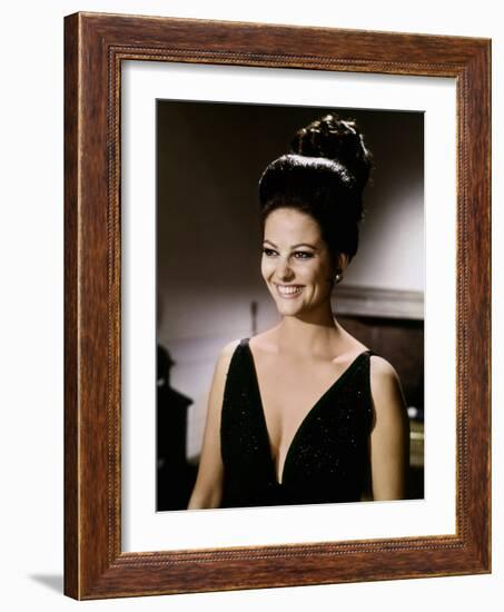 La Panthere Rose THE PINK PANTHER by BlakeEdwards with Claudia Cardinale, 1963 (photo)-null-Framed Photo