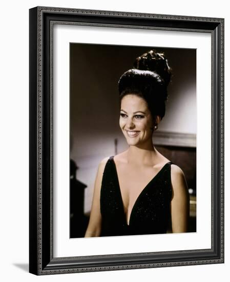 La Panthere Rose THE PINK PANTHER by BlakeEdwards with Claudia Cardinale, 1963 (photo)-null-Framed Photo