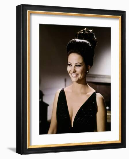 La Panthere Rose THE PINK PANTHER by BlakeEdwards with Claudia Cardinale, 1963 (photo)-null-Framed Photo