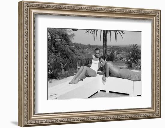 La piscine by Jacques Deray with Alain Delon and Romy Schneider, 1969 (b/w photo)-null-Framed Photo