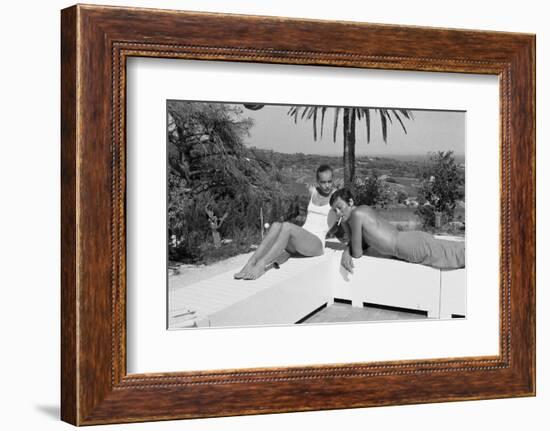 La piscine by Jacques Deray with Alain Delon and Romy Schneider, 1969 (b/w photo)-null-Framed Photo