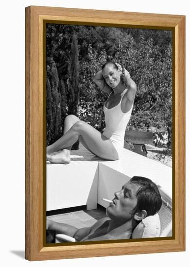 La piscine by Jacques Deray with Alain Delon and Romy Schneider, 1969 (b/w photo)-null-Framed Stretched Canvas