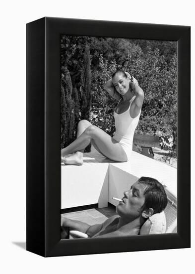 La piscine by Jacques Deray with Alain Delon and Romy Schneider, 1969 (b/w photo)-null-Framed Stretched Canvas