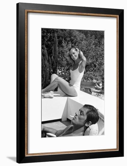 La piscine by Jacques Deray with Alain Delon and Romy Schneider, 1969 (b/w photo)-null-Framed Photo