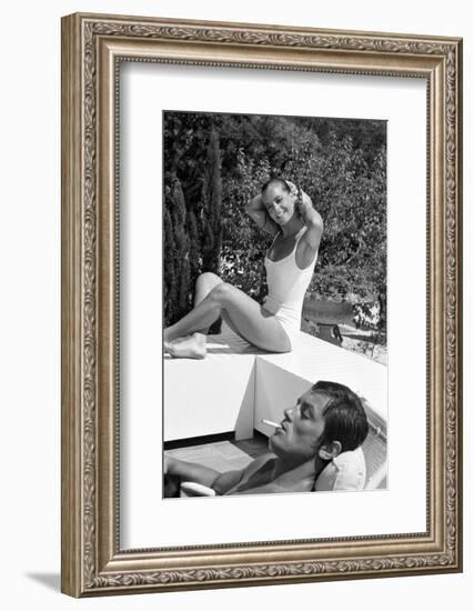 La piscine by Jacques Deray with Alain Delon and Romy Schneider, 1969 (b/w photo)-null-Framed Photo