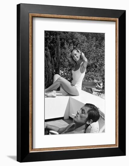 La piscine by Jacques Deray with Alain Delon and Romy Schneider, 1969 (b/w photo)-null-Framed Photo