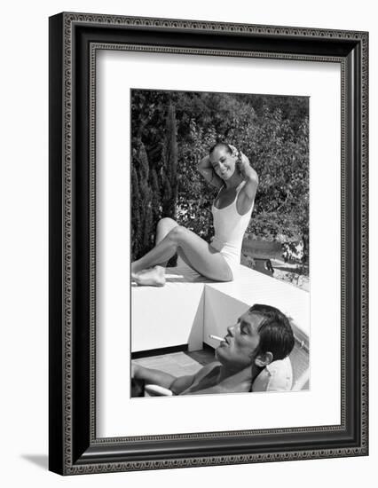 La piscine by Jacques Deray with Alain Delon and Romy Schneider, 1969 (b/w photo)-null-Framed Photo