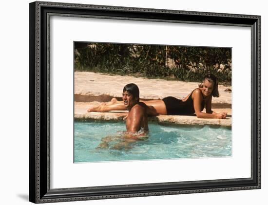 La piscine by Jacques Deray with Alain Delon and Romy Schneider, 1969 (photo)-null-Framed Photo