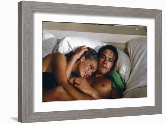 La piscine by Jacques Deray with Alain Delon and Romy Schneider, 1969 (photo)-null-Framed Photo