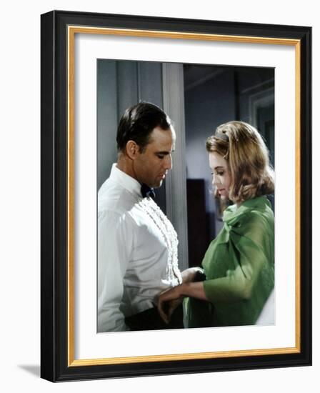 La Poursuite Impitoyable THE CHASE d'ArthurPenn with Marlon Brando and Angie Dickinson, 1966 (photo-null-Framed Photo