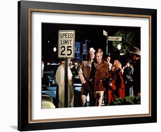 La Poursuite Impitoyable THE CHASE d'ArthurPenn with Marlon Brando and Robert Redford, 1966 (photo)-null-Framed Photo