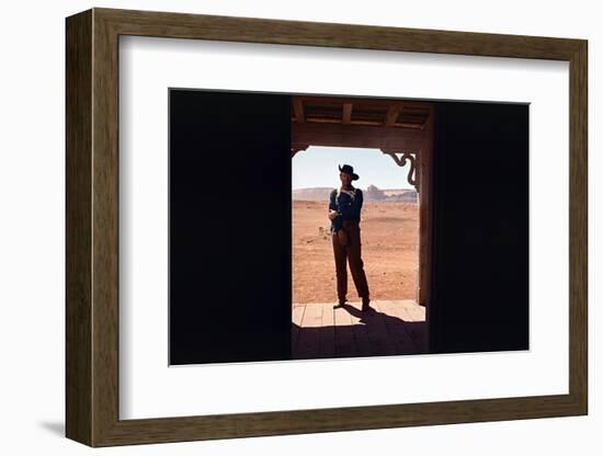 La Prisonniere du Desert THE SEARCHERS by JohnFord with John Wayne, 1956 (photo)-null-Framed Photo