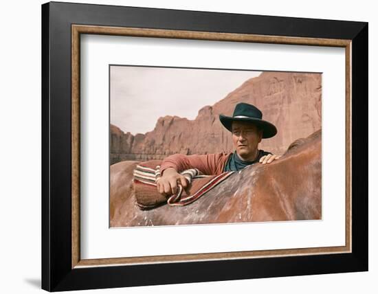 La Prisonniere du Desert THE SEARCHERS by JohnFord with John Wayne, 1956 (photo)-null-Framed Photo