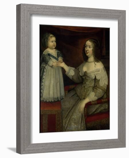 La reine Anne d'Autriche avec Louis XIV enfant alors Dauphin (avant 1643)-null-Framed Giclee Print