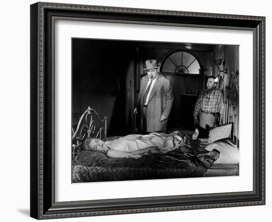La Soif du Mal TOUCH OF EVIL by OrsonWelles with Orson Welles and Janet Leigh, 1958 (b/w photo)-null-Framed Photo