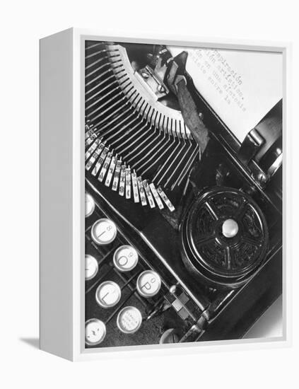 La Tecnica - the Typewriter of Julio Antonio Mella, Mexico City, 1928-Tina Modotti-Framed Premier Image Canvas