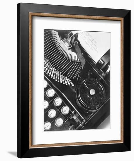 La Tecnica - the Typewriter of Julio Antonio Mella, Mexico City, 1928-Tina Modotti-Framed Giclee Print