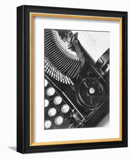 La Tecnica - the Typewriter of Julio Antonio Mella, Mexico City, 1928-Tina Modotti-Framed Giclee Print