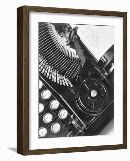 La Tecnica - the Typewriter of Julio Antonio Mella, Mexico City, 1928-Tina Modotti-Framed Giclee Print