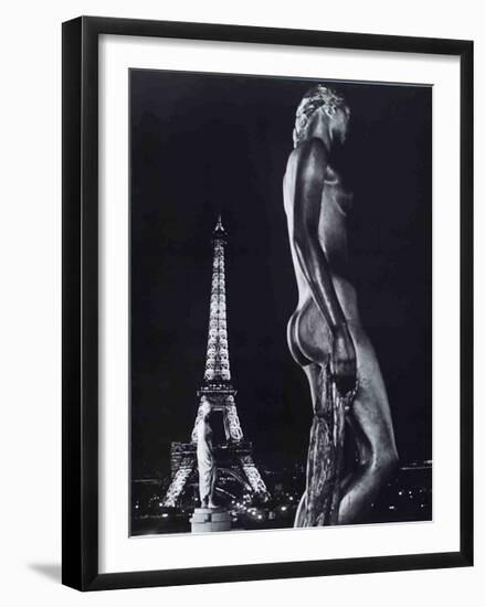 La Terrasse du Palais de Chaillot, Paris-Robert Doisneau-Framed Art Print