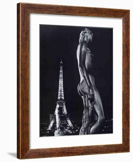 La Terrasse du Palais de Chaillot, Paris-Robert Doisneau-Framed Art Print