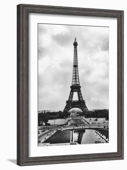 La Tour Eiffel Et Bassins De Chaillot, Paris, 20th Century-Veritable-Framed Giclee Print