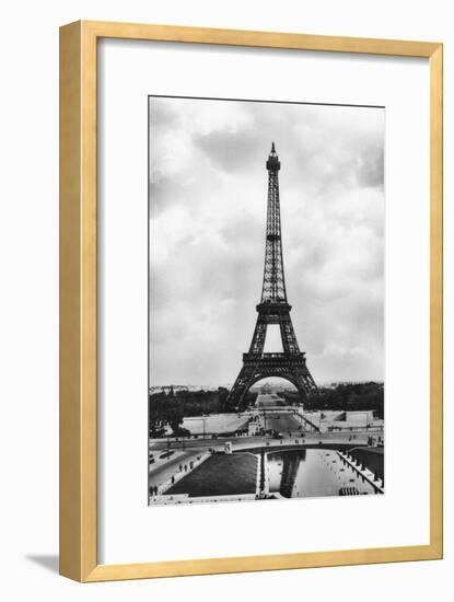 La Tour Eiffel Et Bassins De Chaillot, Paris, 20th Century-Veritable-Framed Giclee Print
