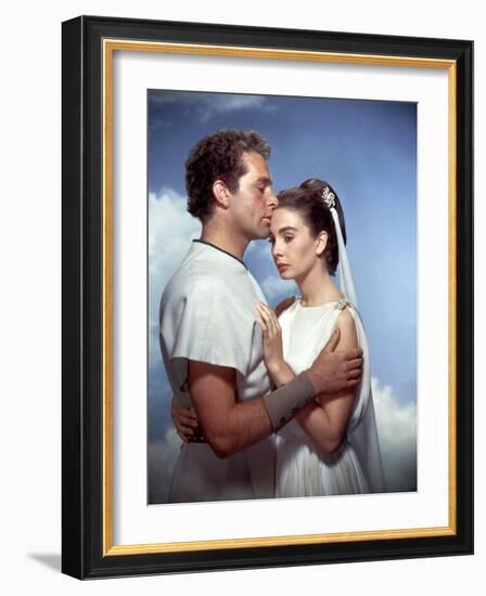 La tunique THE ROBE by HenryKoster with Richard Burton and Jean Simmons, 1953 (photo)-null-Framed Photo