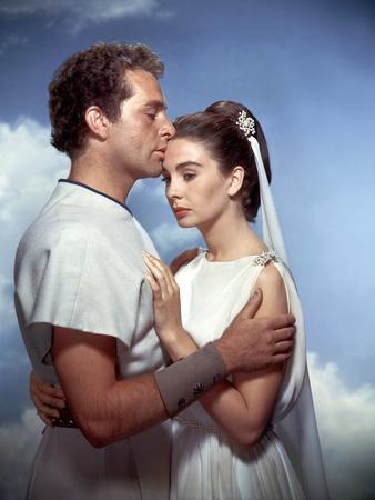 La tunique THE ROBE by HenryKoster with Richard Burton and Jean Simmons,  1953 (photo)' Photo | Art.com