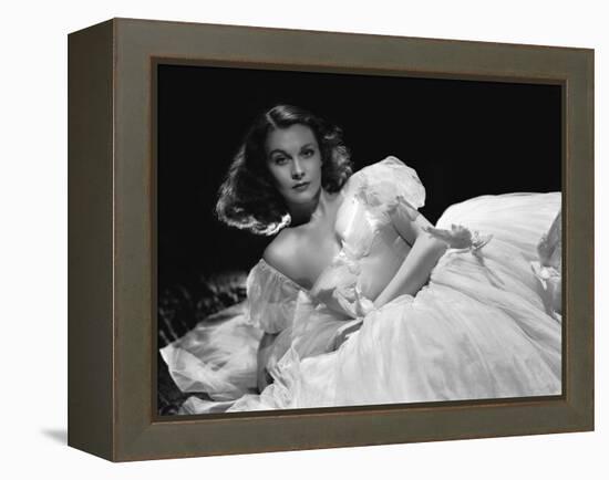 La Valse dans l'ombre WATERLOO BRIDGE by Mervin Leroy with Vivien Leigh, 1940 (b/w photo)-null-Framed Stretched Canvas