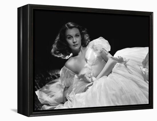 La Valse dans l'ombre WATERLOO BRIDGE by Mervin Leroy with Vivien Leigh, 1940 (b/w photo)-null-Framed Stretched Canvas