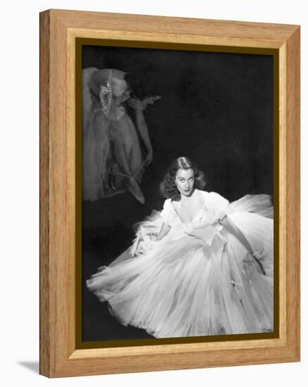 La Valse dans l'ombre WATERLOO BRIDGE by Mervin Leroy with Vivien Leigh, 1940 (b/w photo)-null-Framed Stretched Canvas