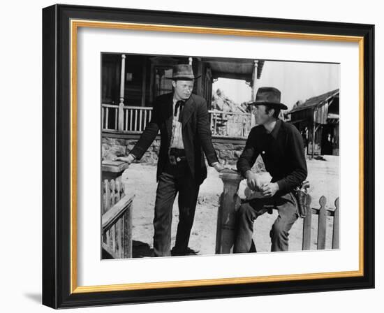 La Ville Abandonnee YELLOW SKY by William Wellman with Richard Widmark and Gregory Peck, 1948 (b/w -null-Framed Photo