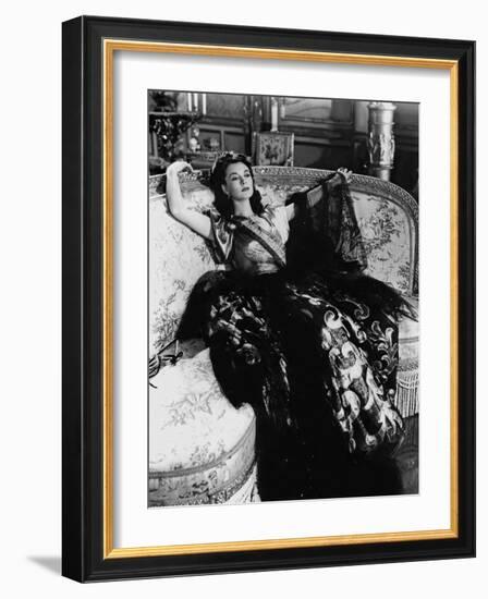 Lady Hamilton by Alexander Korda with Vivien Leigh, 1941 (b/w photo)-null-Framed Photo