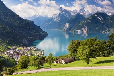 lake-lucerne_u-l-pzqui90.jpg