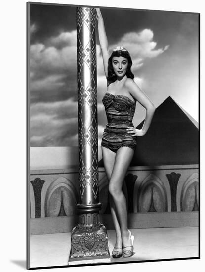 Land of the Pharaoes by Howard Hawks with Joan Collins, British actress born may 23rd, 1933, here 1-null-Mounted Photo