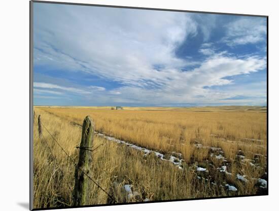 Landscape of the Great Wide Open Spaces of the Prairies, in the South West of North Dakota, USA-Robert Francis-Mounted Photographic Print