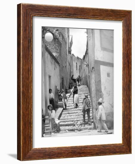 Lane in Tehuantepec, Mexico, 1929-Tina Modotti-Framed Giclee Print