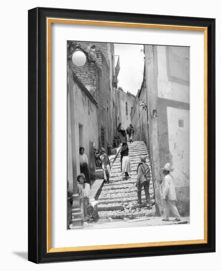 Lane in Tehuantepec, Mexico, 1929-Tina Modotti-Framed Giclee Print