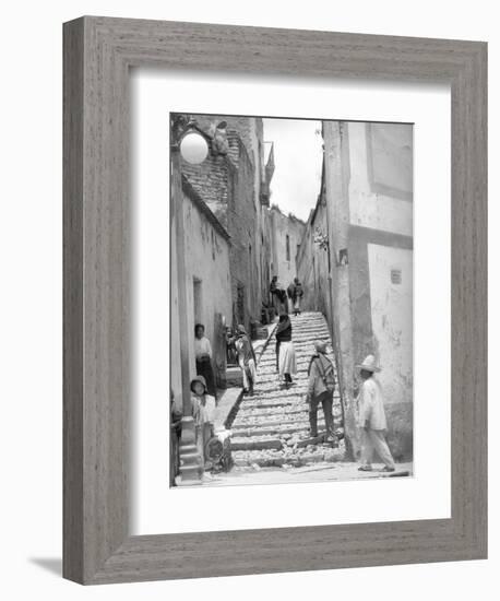 Lane in Tehuantepec, Mexico, 1929-Tina Modotti-Framed Giclee Print