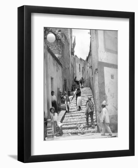 Lane in Tehuantepec, Mexico, 1929-Tina Modotti-Framed Giclee Print