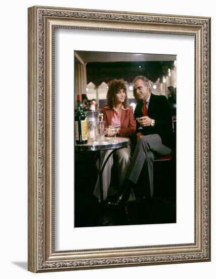 LAST TANGO IN PARIS, 1972 directed by BERNADO BERTOLUCCI Maria Schneider and Marlon Brando (photo)-null-Framed Photo