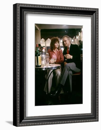 LAST TANGO IN PARIS, 1972 directed by BERNADO BERTOLUCCI Maria Schneider and Marlon Brando (photo)-null-Framed Photo