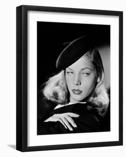 Lauren Bacall en, 1946 (b/w photo)-null-Framed Photo