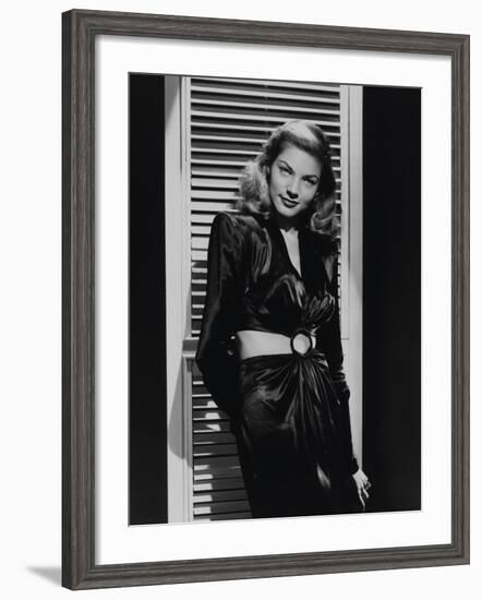 Lauren Bacall "To Have And Have Not" 1944 Directed by Howard Hawks-null-Framed Photographic Print