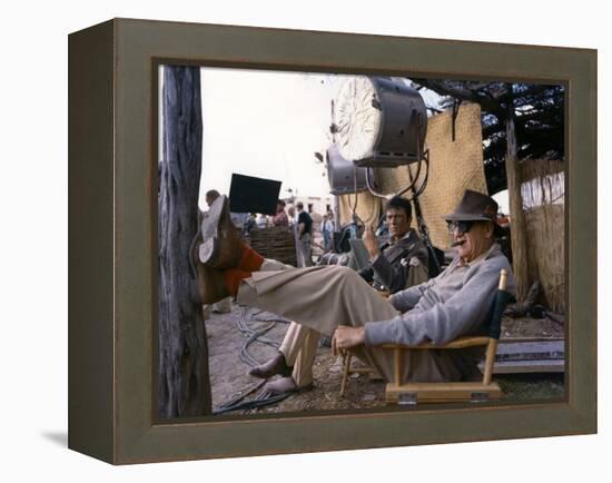 Laurence Harvey and John Ford sur le tournage du film Alamo by JohnWayne, 1960 (photo)-null-Framed Stretched Canvas