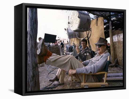 Laurence Harvey and John Ford sur le tournage du film Alamo by JohnWayne, 1960 (photo)-null-Framed Stretched Canvas