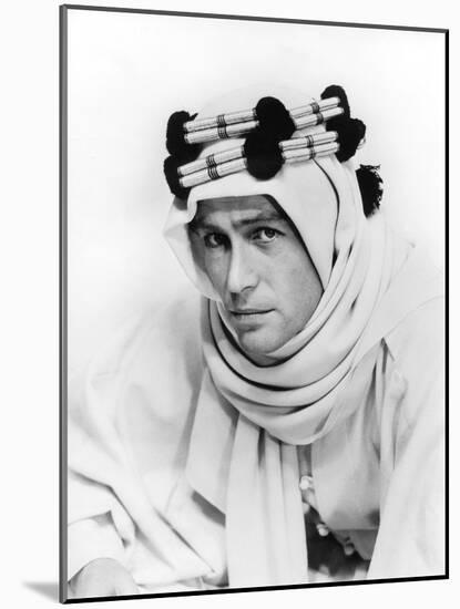 Lawrence d'Arabie Lawrence of Arabia by David Lean with Peter O'Toole, 1962 (b/w photo)-null-Mounted Photo