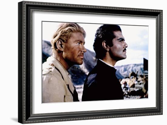 Lawrence d'Arabie LAWRENCE OF ARABIA by David Lean with Peter O'Toole, Omar Sharif, 1962 kaffiyeh k-null-Framed Photo