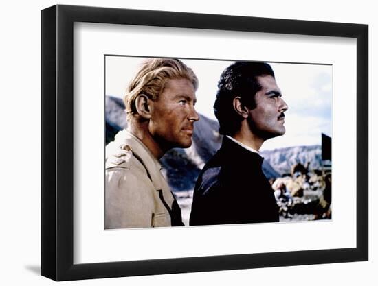 Lawrence d'Arabie LAWRENCE OF ARABIA by David Lean with Peter O'Toole, Omar Sharif, 1962 kaffiyeh k-null-Framed Photo